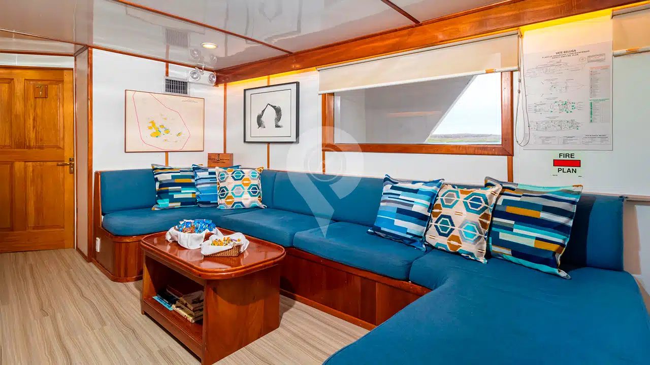 Beluga-Galapagos-Yacht-lounge