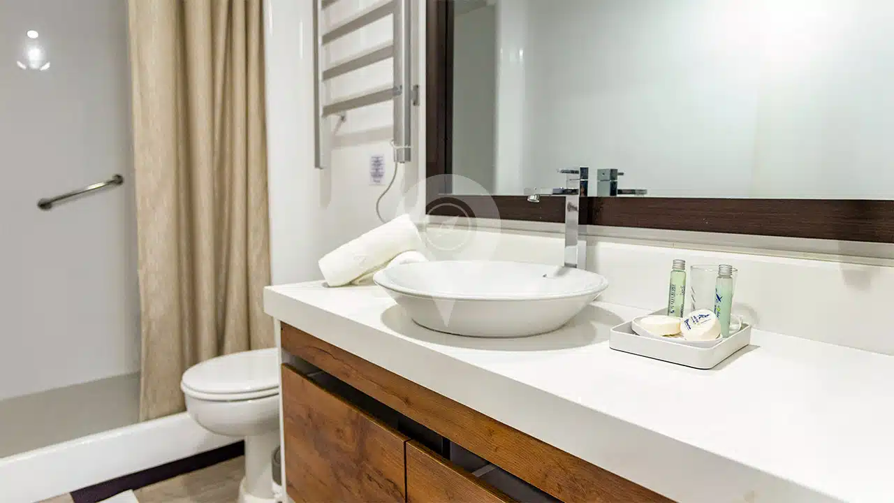 EcoGalaxy-Galapagos-Catamaran-bathroom
