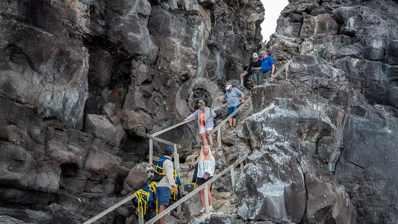 EcoGalaxy-Galapagos-Catamaran-hiking-1