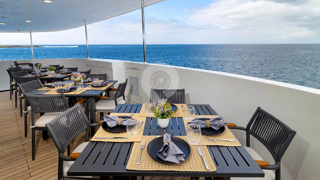 Galapagos-Horizon-Trimaran-al-fresco-dining-2