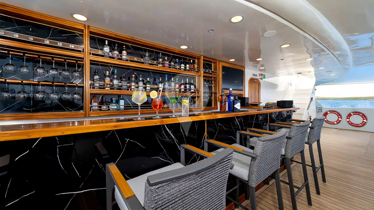 Galapagos-Horizon-Trimaran-bar