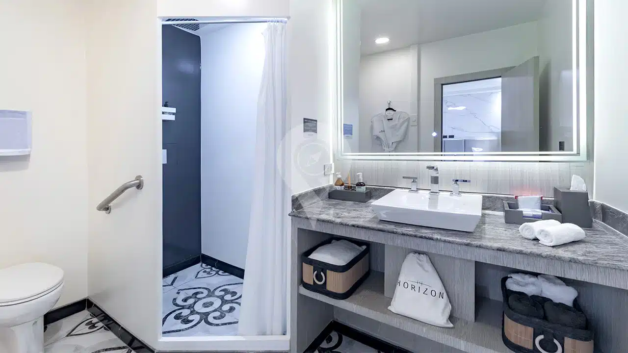 Galapagos-Horizon-Trimaran-bathroom