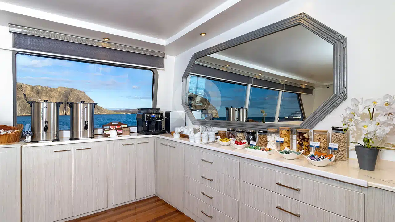 Galapagos-Horizon-Trimaran-dining-area-2