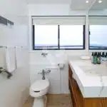 Galapagos-Sea-Star-Journey-Yacht-seastar-suite-bathroom