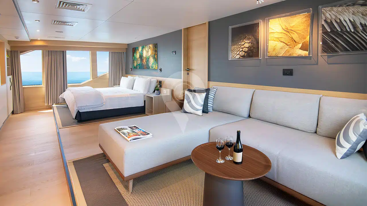 Galapagos-Tribute-Yacht-Owners-Suite