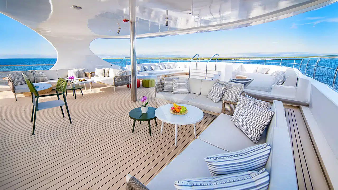 Galapagos-Tribute-Yacht-skydeck-lounge