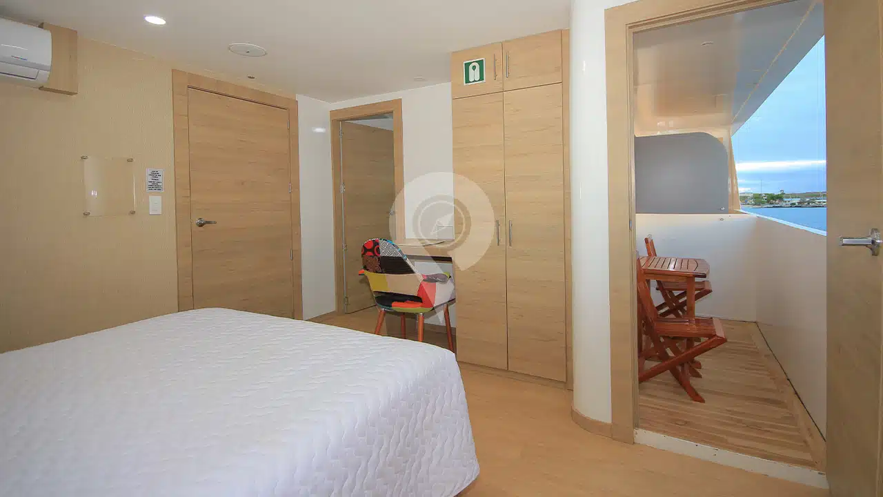 Grand-Queen-Beatriz-Galapagos-Yacht-balcony-suit-2