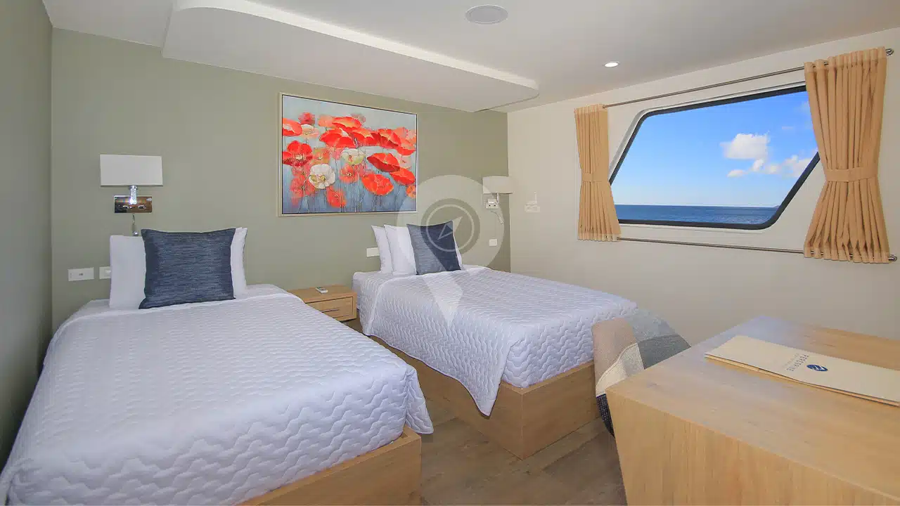 Grand-Queen-Beatriz-Galapagos-Yacht-deluxe-balcony-suit