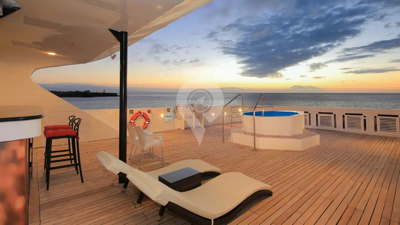 Grand-Queen-Beatriz-Galapagos-Yacht-jacuzzi-area