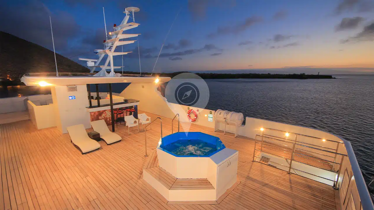 Grand-Queen-Beatriz-Galapagos-Yacht-jacuzzi