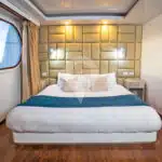 Petrel-Galapagos-Catamaran-suit