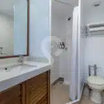 Tip-Top-2-Galapagos-Catamaran-bathroom