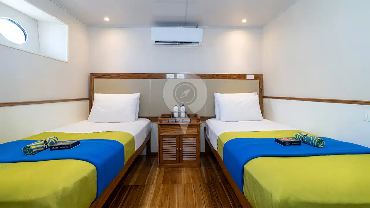 Tip-Top-4-Galapagos-Yacht-twin-bed-lower-deck