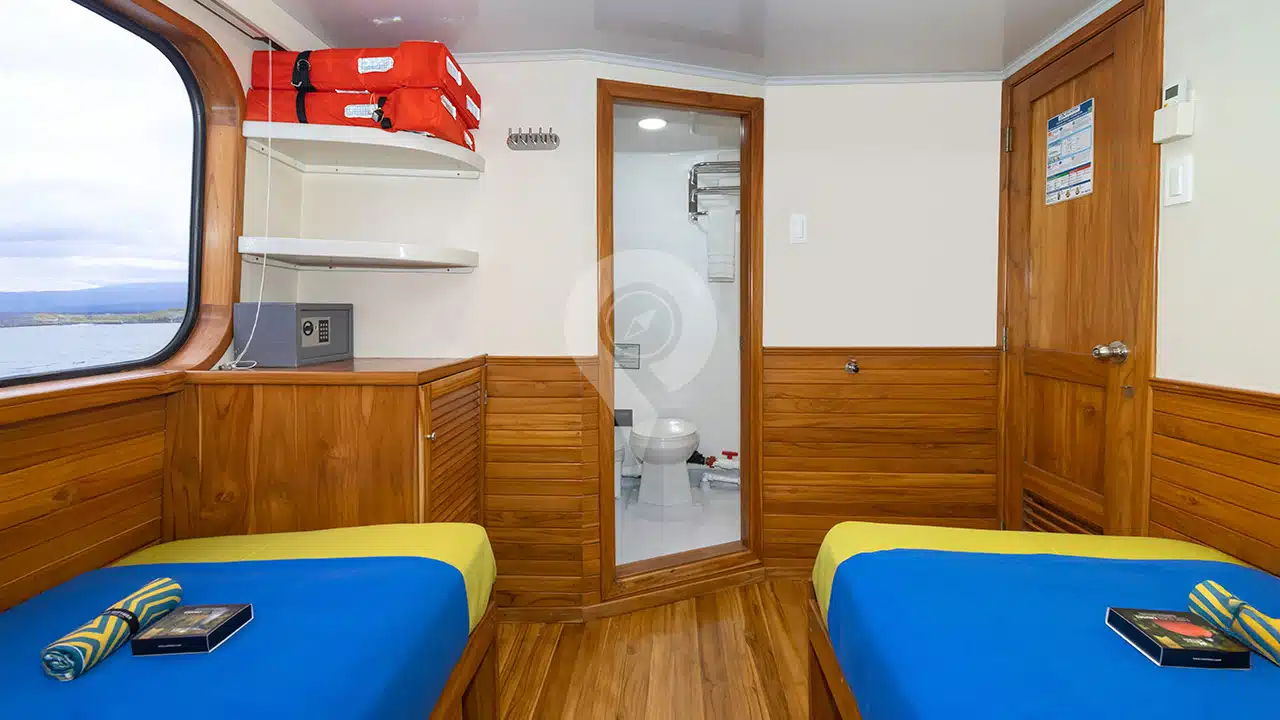 Tip-Top-4-Galapagos-Yacht-twin-bed-services-upper-deck