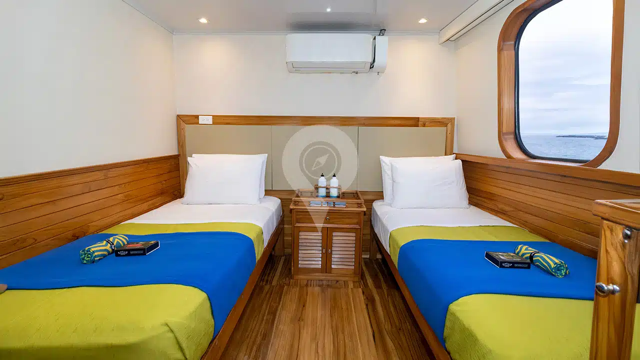 Tip-Top-4-Galapagos-Yacht-twin-bed-upper-deck