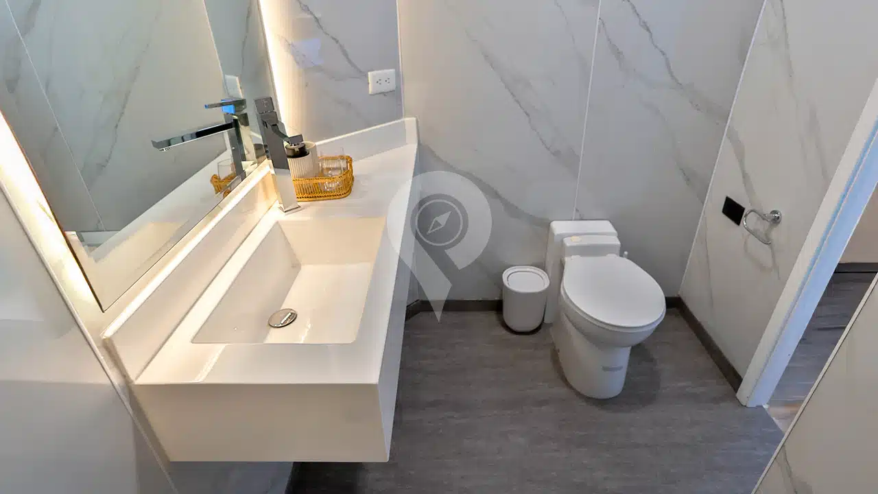 Galaxy-Diver-II-bathroom