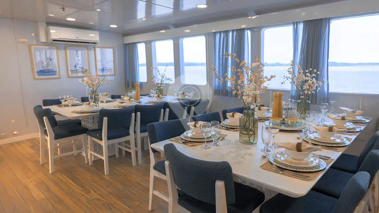 Galaxy-Diver-II-dining-room