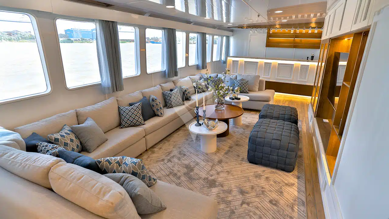 Galaxy-Diver-II-living-room-2