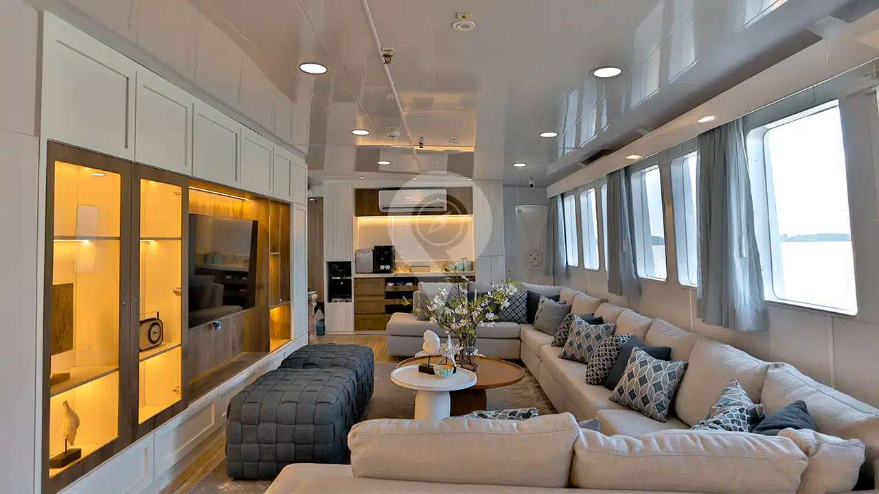 Galaxy-Diver-II-living-room