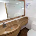 Letty-Galapagos-Yacht-cabin-bathroom