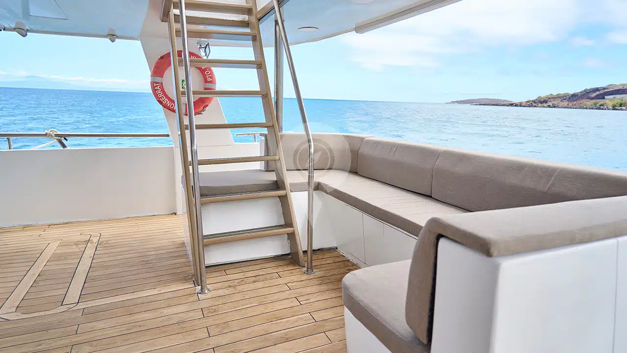 Monserrat-Galapagos-Yacht-boarding-lounge-1