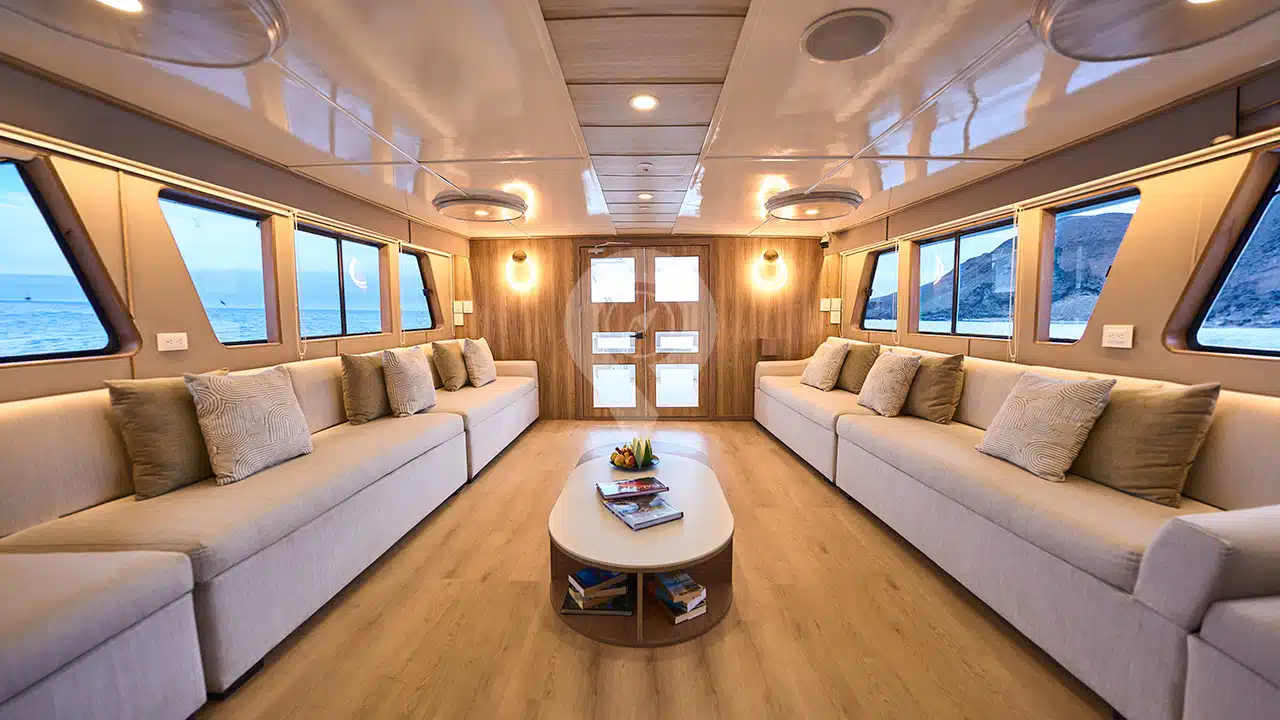 Monserrat-Galapagos-Yacht-main-lounge