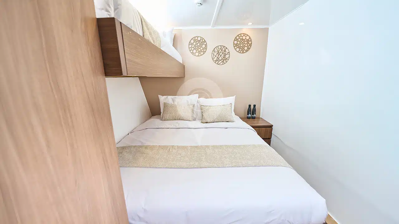 Monserrat-Galapagos-Yacht-triple-with-matrimonial-bed