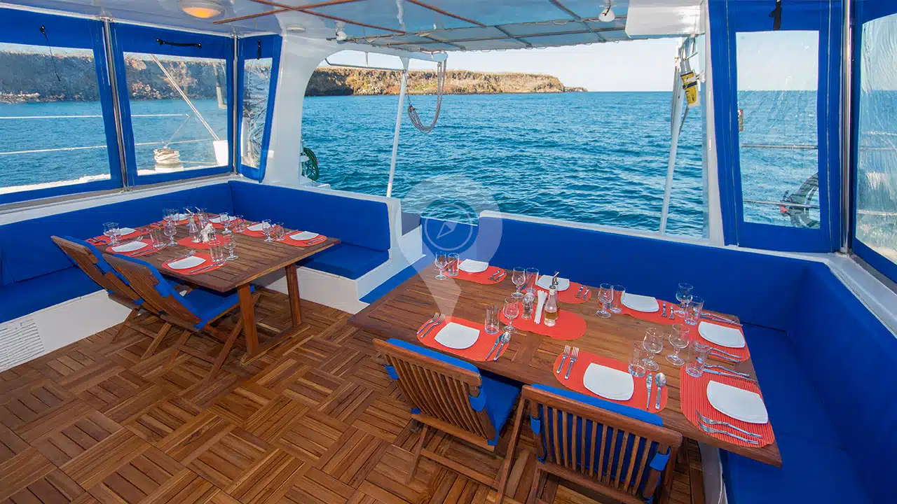 Nemo-2-Galapagos-Catamaran-diningroom
