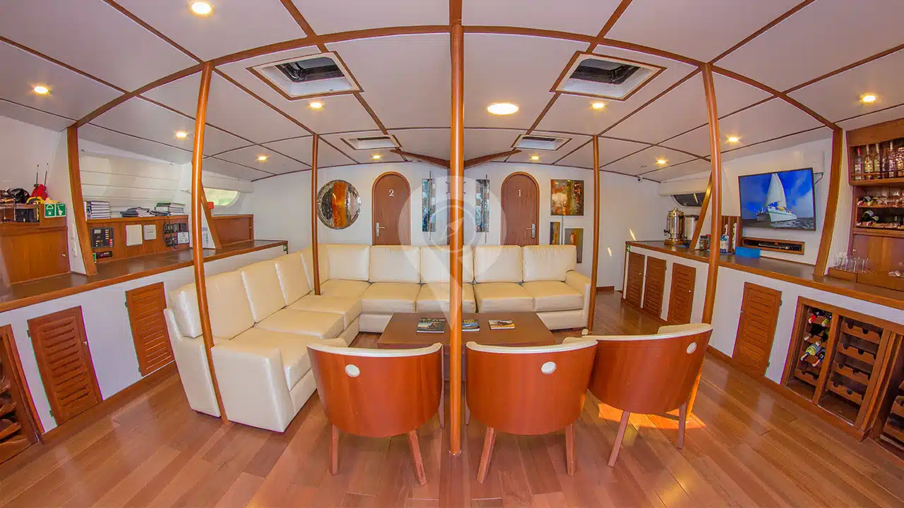 Nemo-2-Galapagos-Catamaran-livingroom