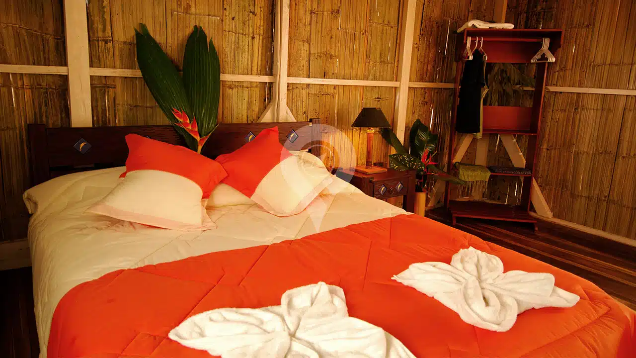 Amazon-Dolphin-Lodge-bedroom-02
