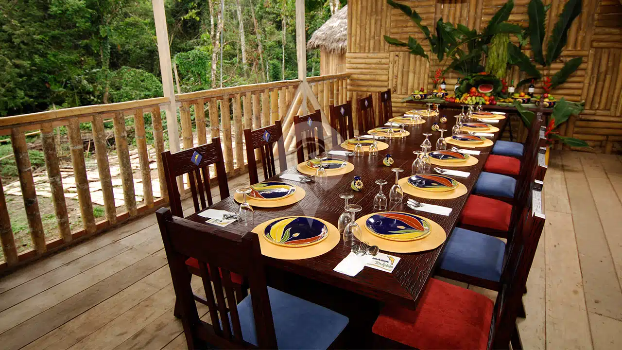 Amazon-Dolphin-Lodge-dining-room