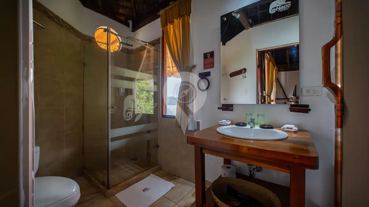 Napo-Wildlife-Center-standard-room-bathroom