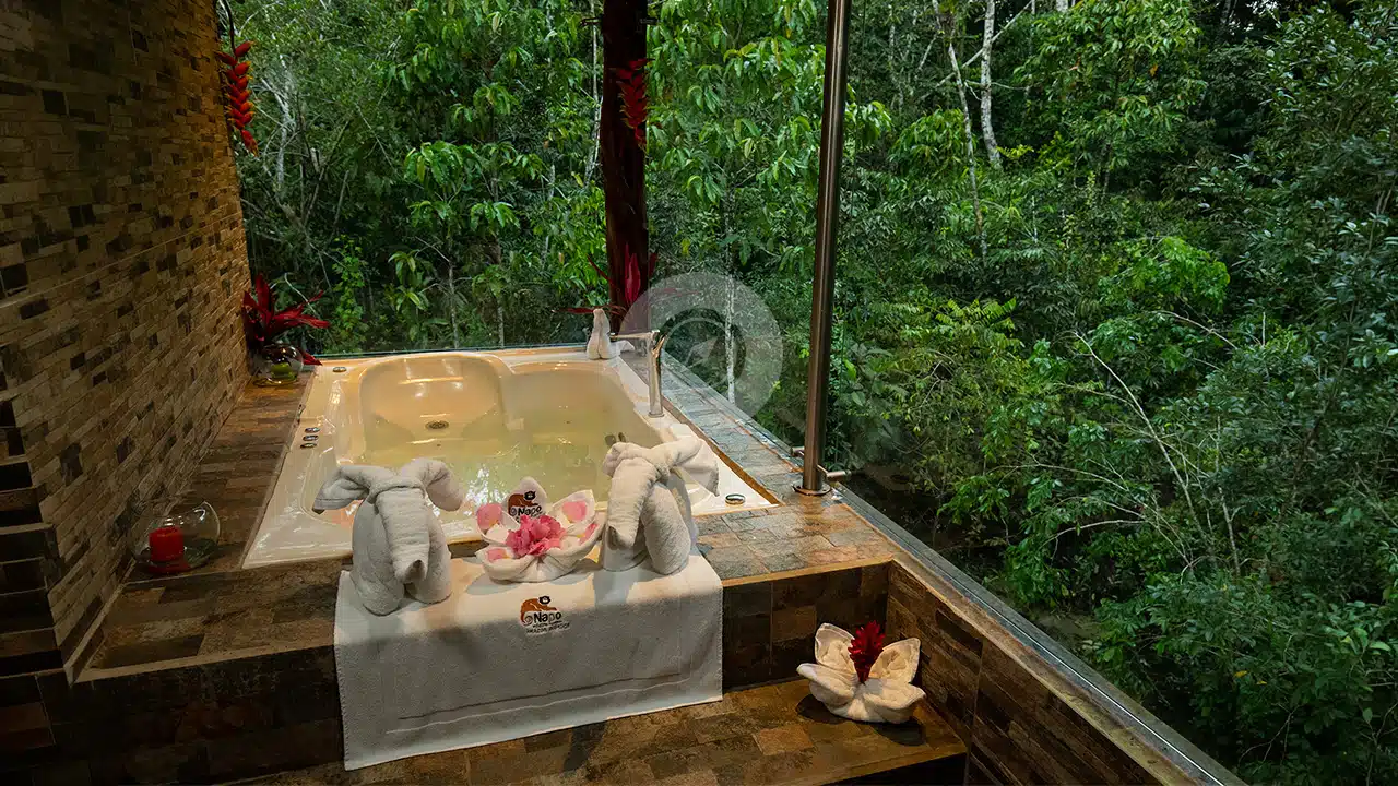 Napo-Wildlife-Center-suite-jacuzzi